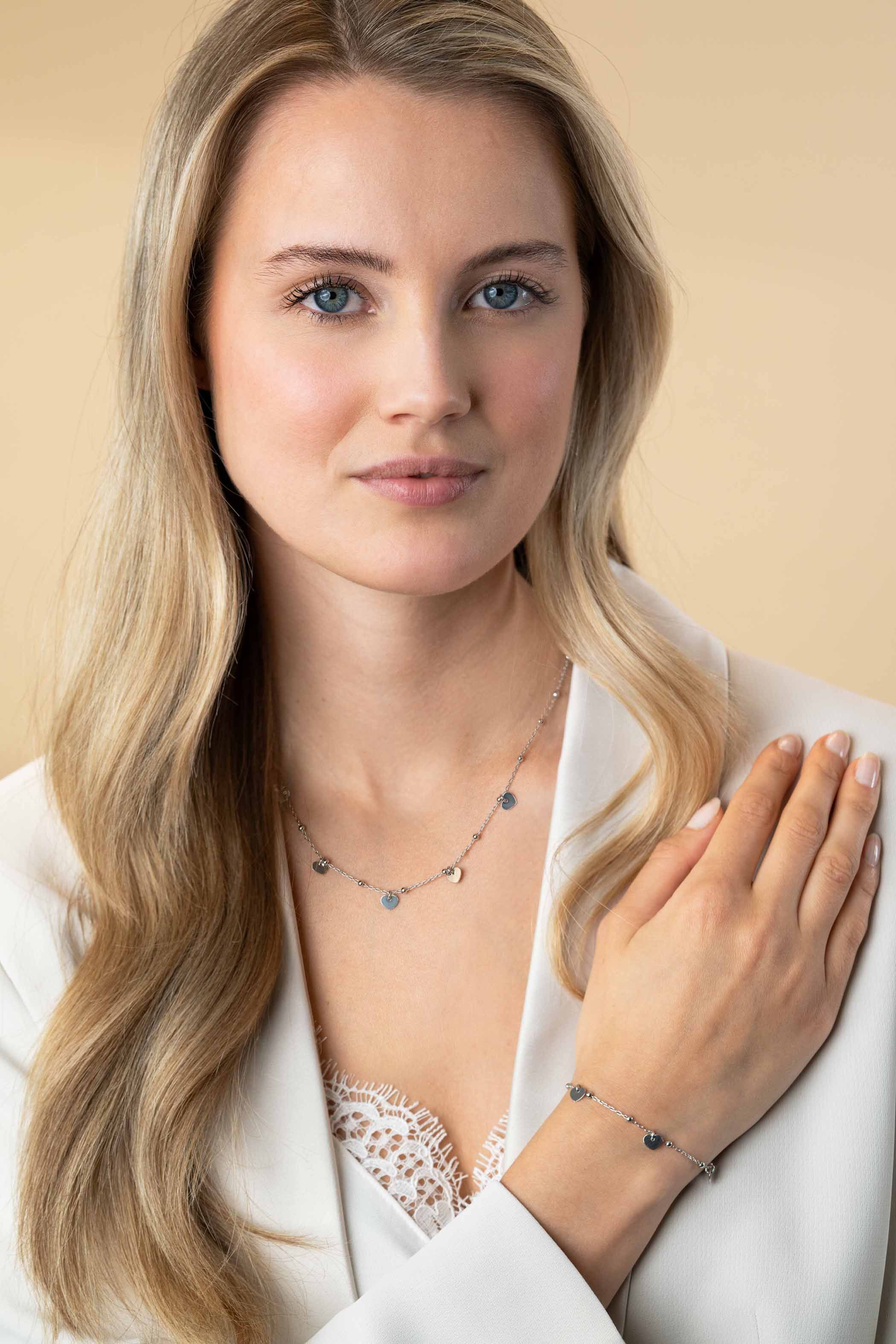 ZINZI zlv. collier fant. met hartjes eraan