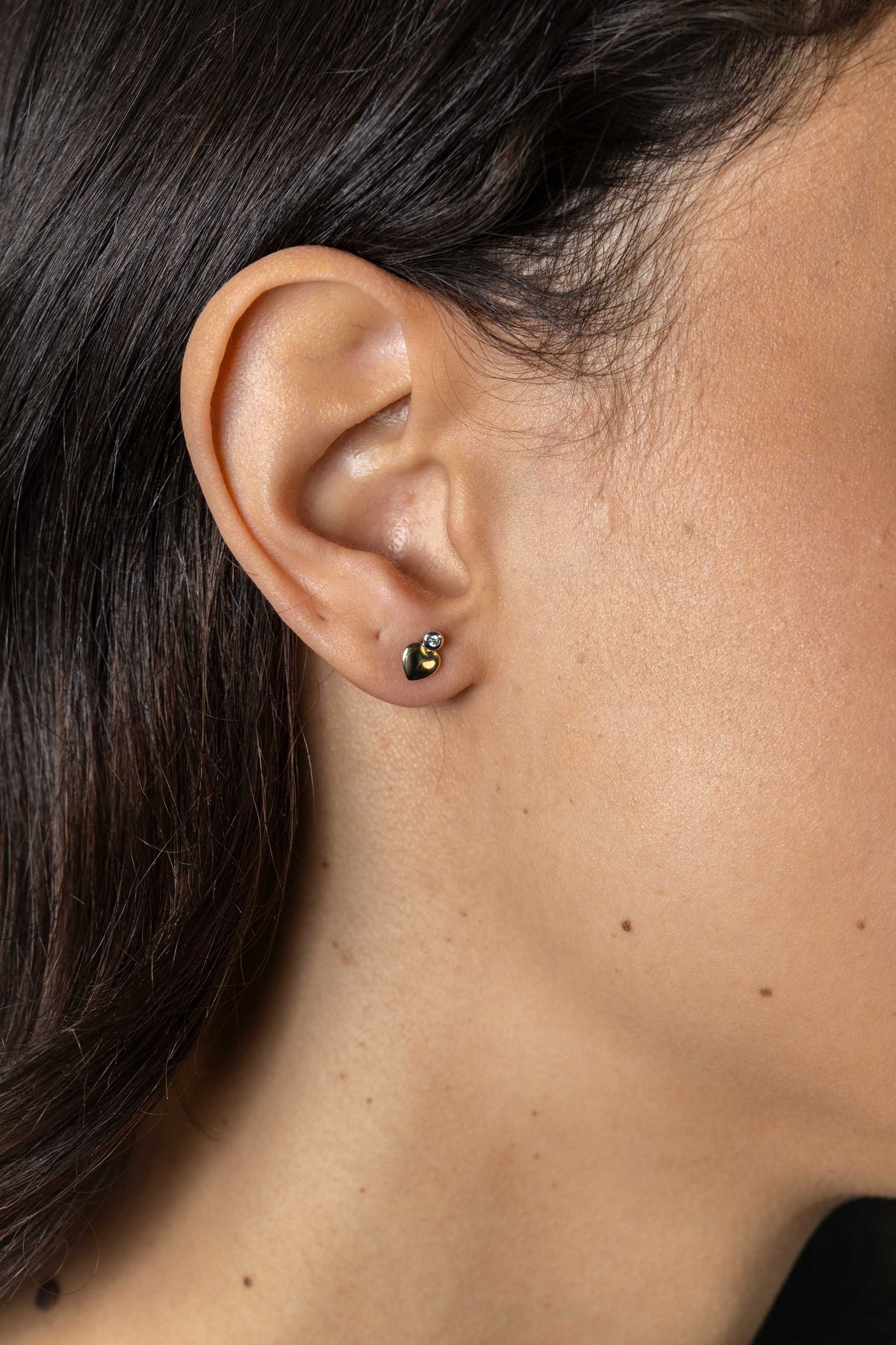 ZINZI zlv. oorknopjes bicolor hart met zirconia