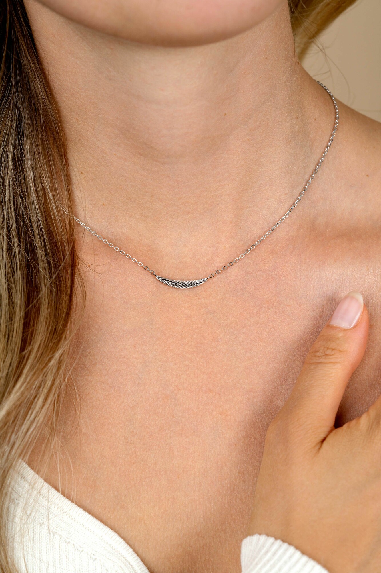 ZINZI silberne Gliederkette mit großer Feder. Die Feder symbolisiert das Ausbreiten deiner Flügel und Freiheit. 40-45cm ZIC2644