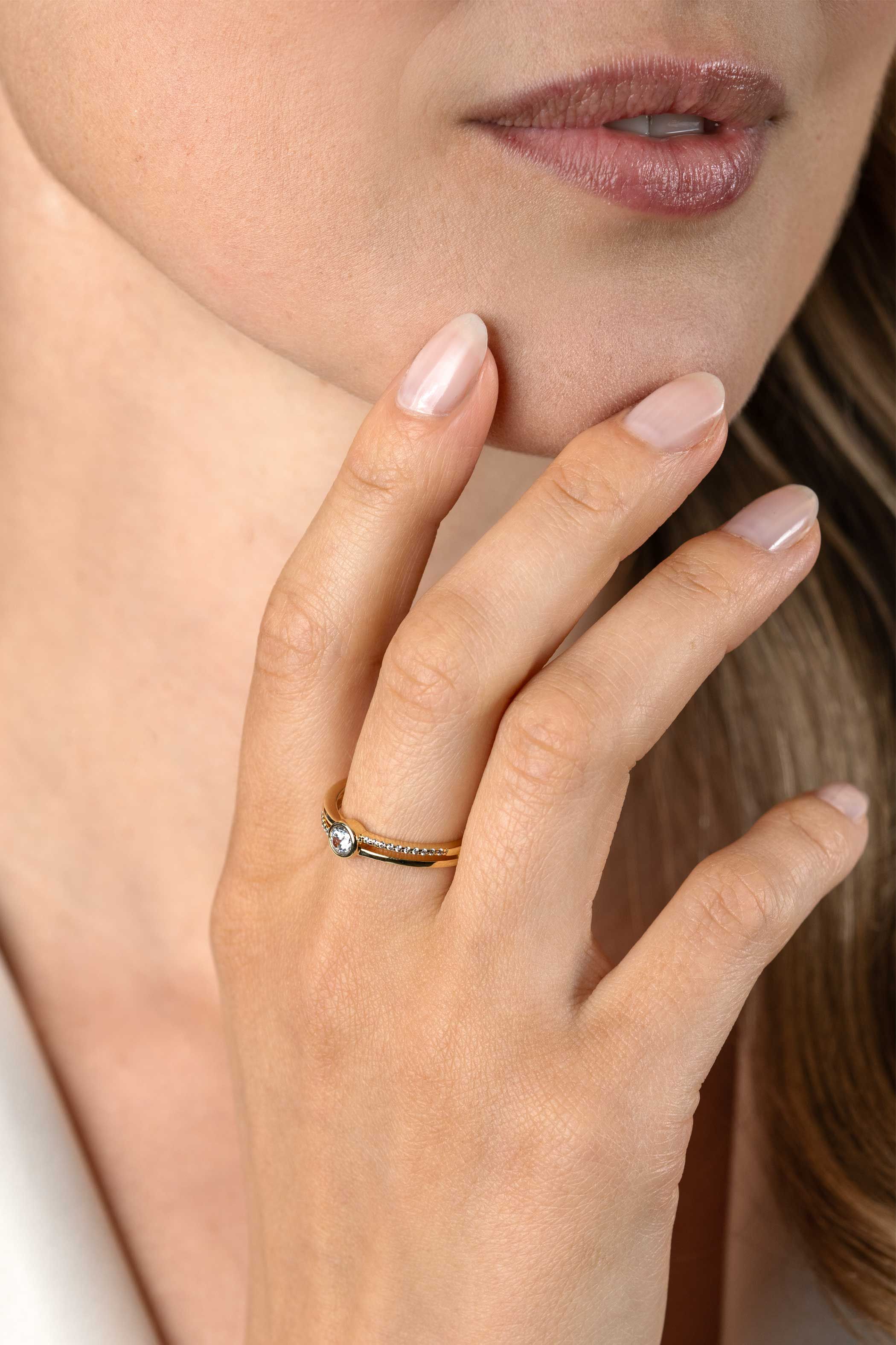 ZINZI vergoldeter Silber-Multilook-Ring mit runder Zargenfassung von 5mm und zwei Bahnen. Besetzt mit weißen Zirkonia ZIR2625