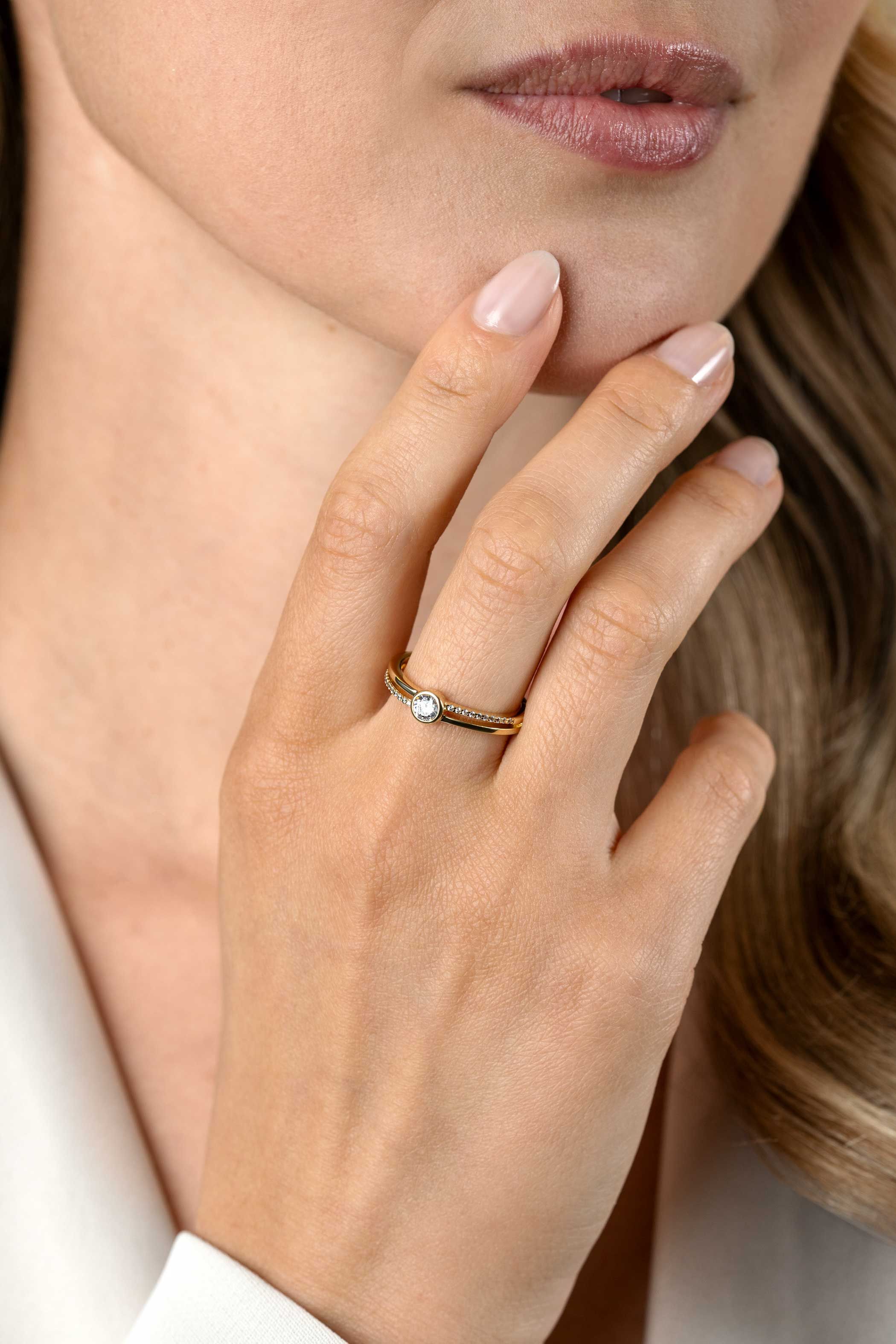 ZINZI vergoldeter Silber-Multilook-Ring mit runder Zargenfassung von 5mm und zwei Bahnen. Besetzt mit weißen Zirkonia ZIR2625
