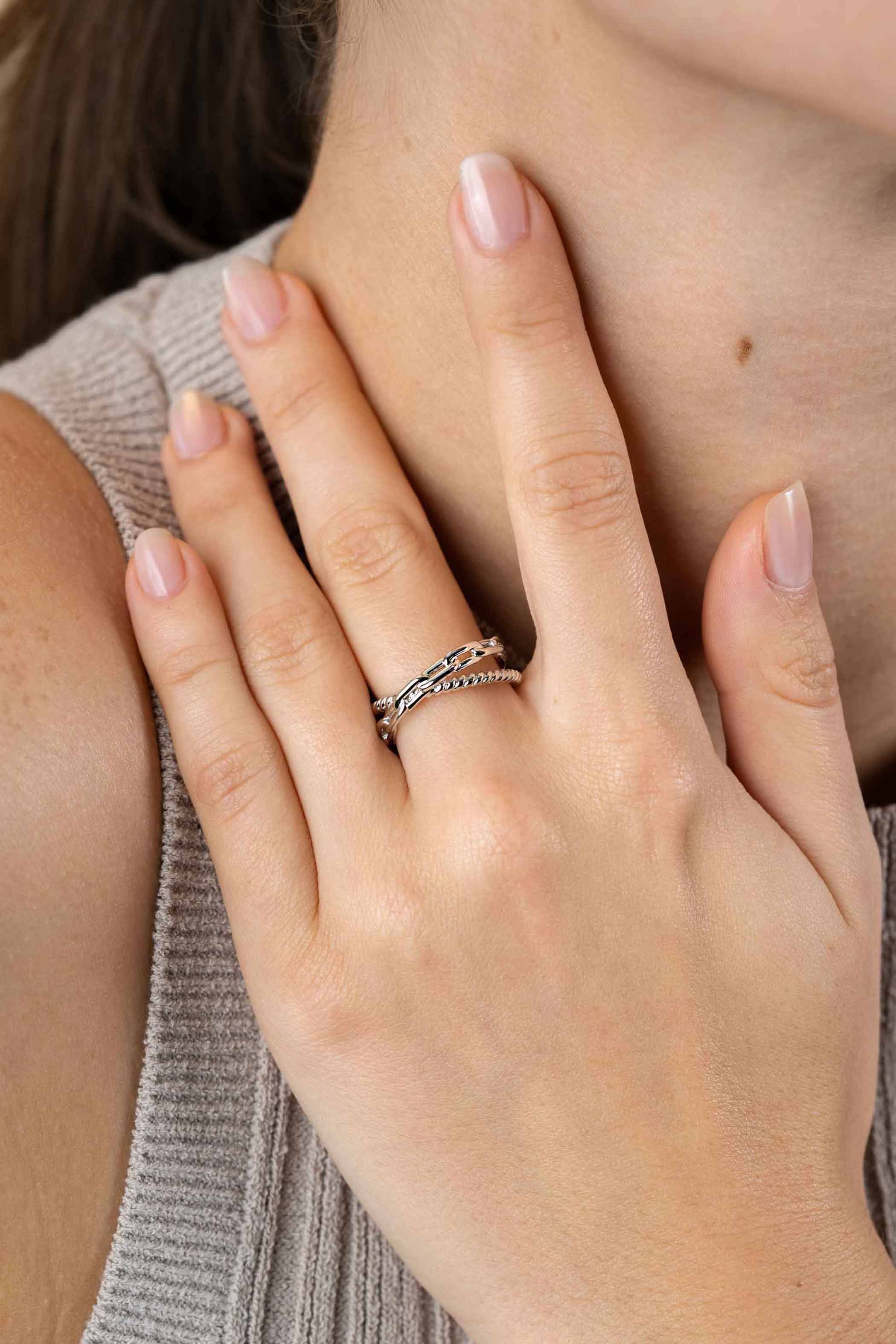 ZINZI zlv. ring cross-over paperclip/gedraaid mt.62