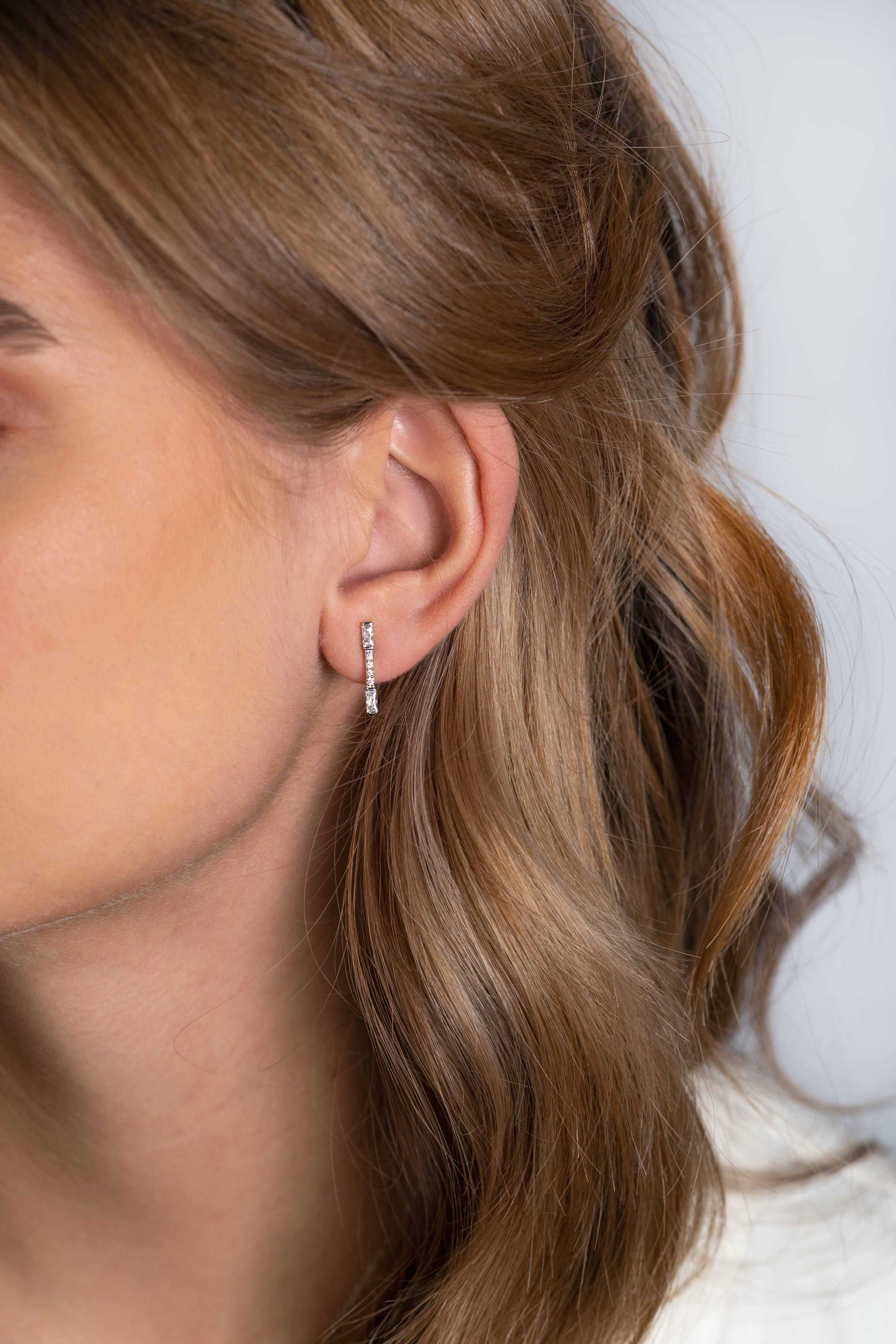 ZINZI silberne Ohrstecker Stab 17mm besetzt mit weißen Zirkonia ZIO2077
