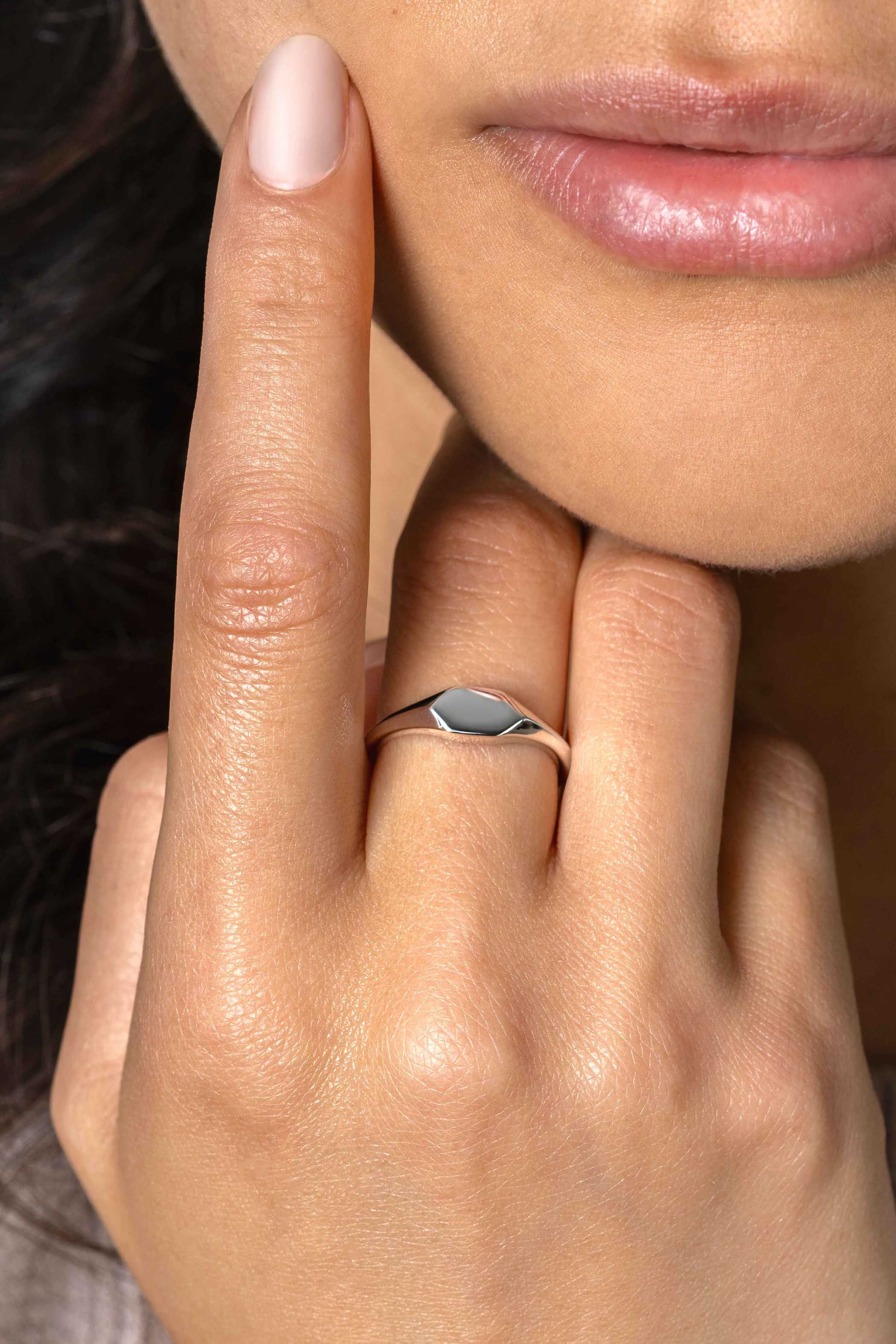 ZINZI zlv. monogramring zeshoek mt.62
