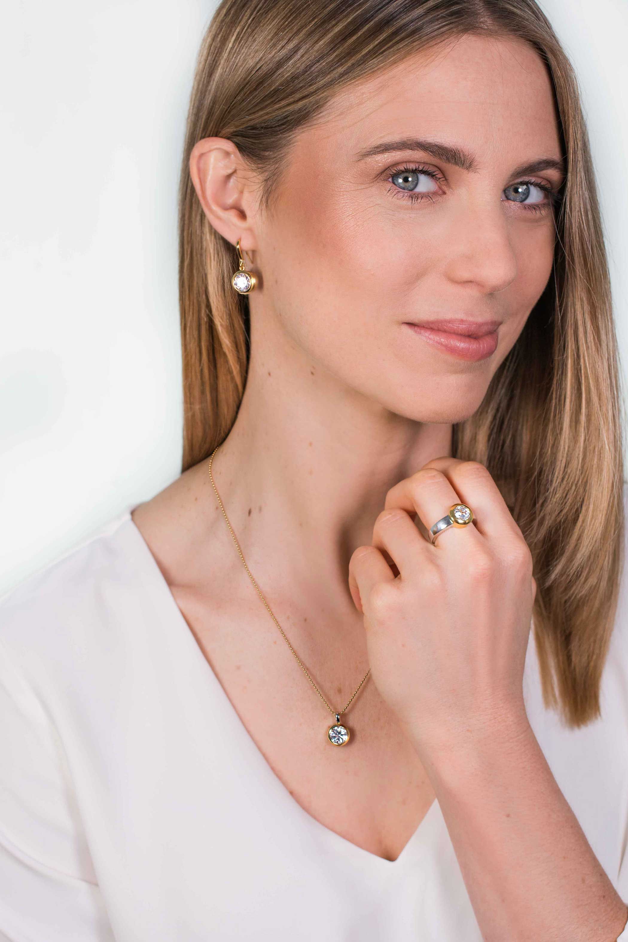 ZINZI silberne Ohrhänger gelbvergoldet  weiße Zirkonia 11mm ZIO2