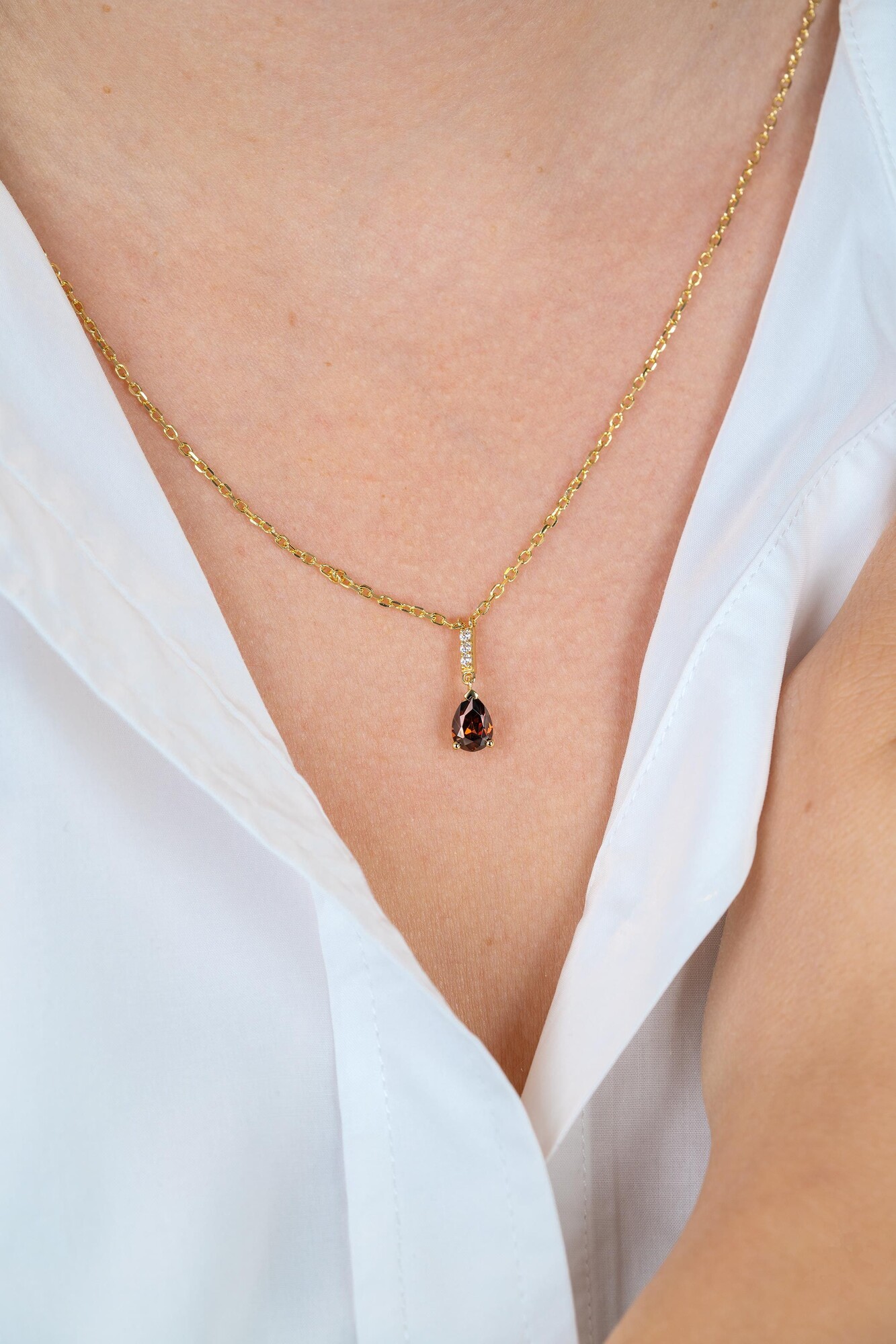 ZINZI zlv. collier met staafje zirconia's en peer bruin