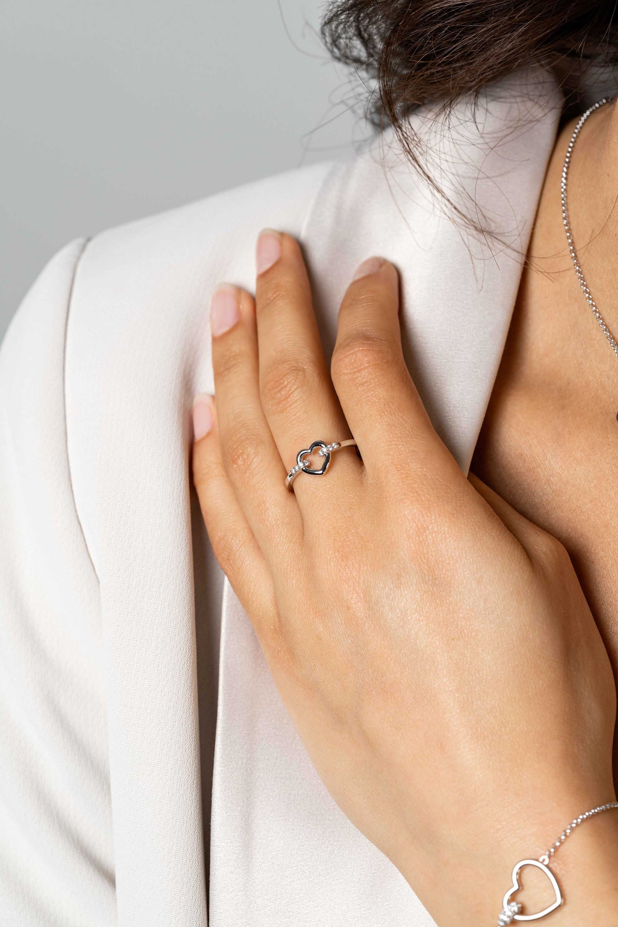 ZINZI zlv. ring open hart en zirconia's in band mt.62