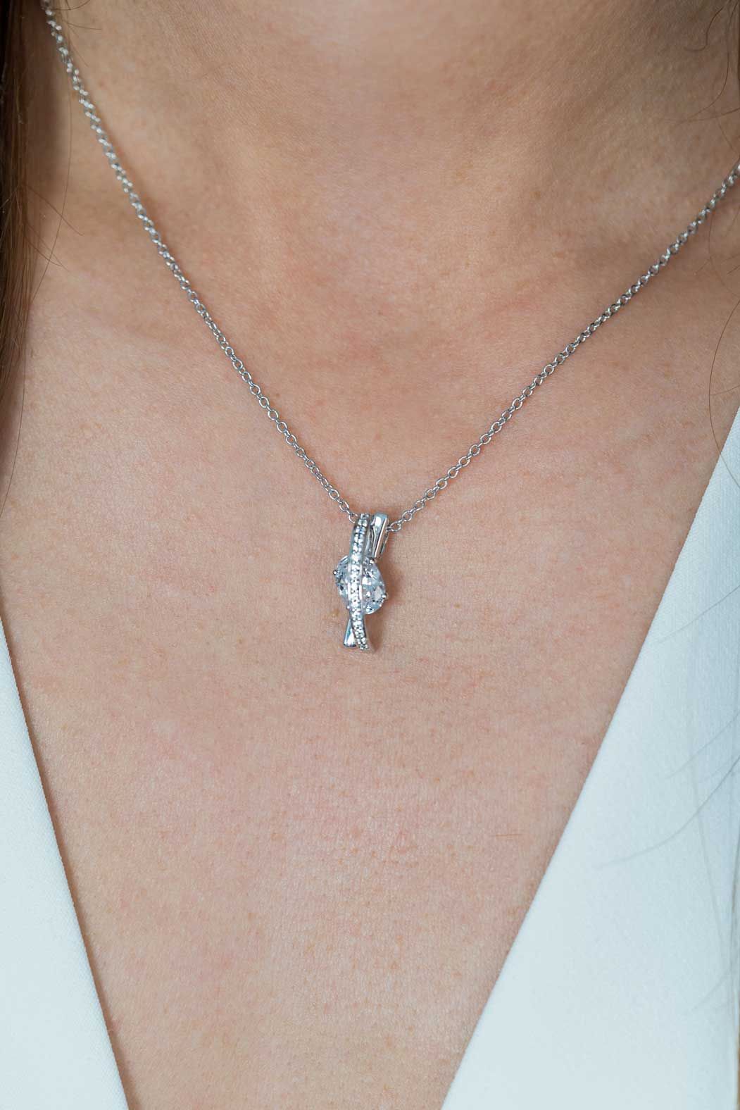 ZINZI silberner Luxus cross-over Anhänger 18mm  weißer Zirkonia ZIH2190