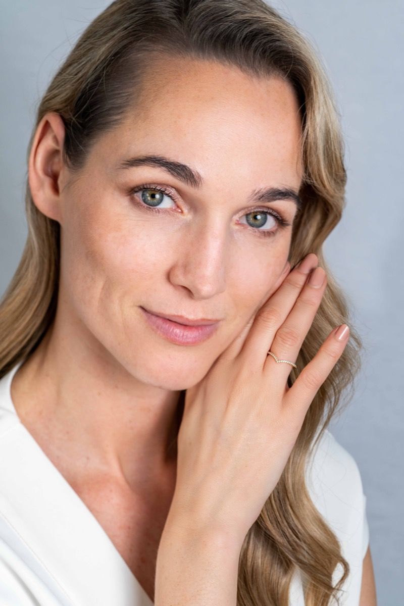 ZINZI Gold ring V-vorm bezet met zirconia's mt.56