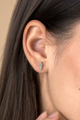 ZINZI zlv. oorknopjes zigzag bezet met zirconia's