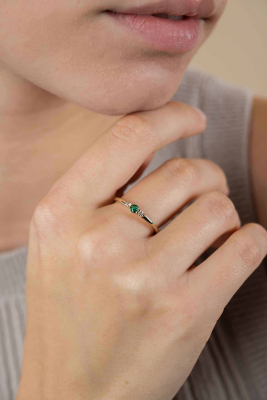 ZINZI zlv. ring gg.verg. groen en champ.zirc. mt.60