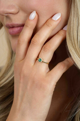 ZINZI zlv. ring gg.verg. entourage groen en zirc.mt.58