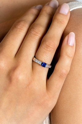 ZINZI zlv. ring prinses blauw en wit zirc. mt.60