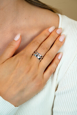 ZINZI zlv. ring  2 banen verbonden staafje zirc mt.62