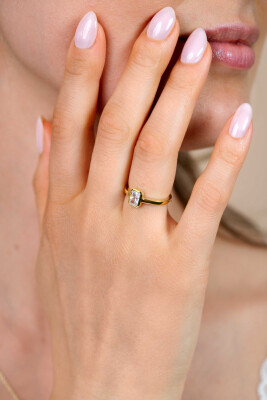 ZINZI zlv. ring gg.verg. met rechthoek zirconia mt.62
