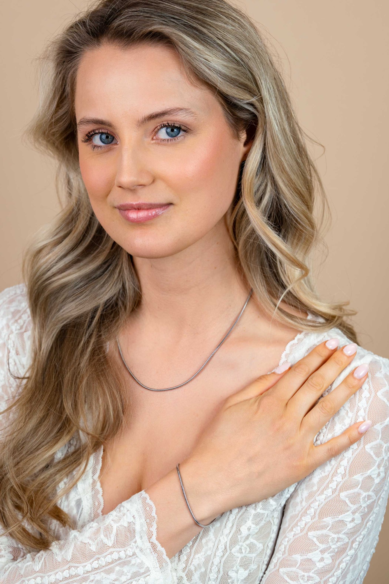 ZINZI zlv. slangen collier rond 2mm 42+3cm