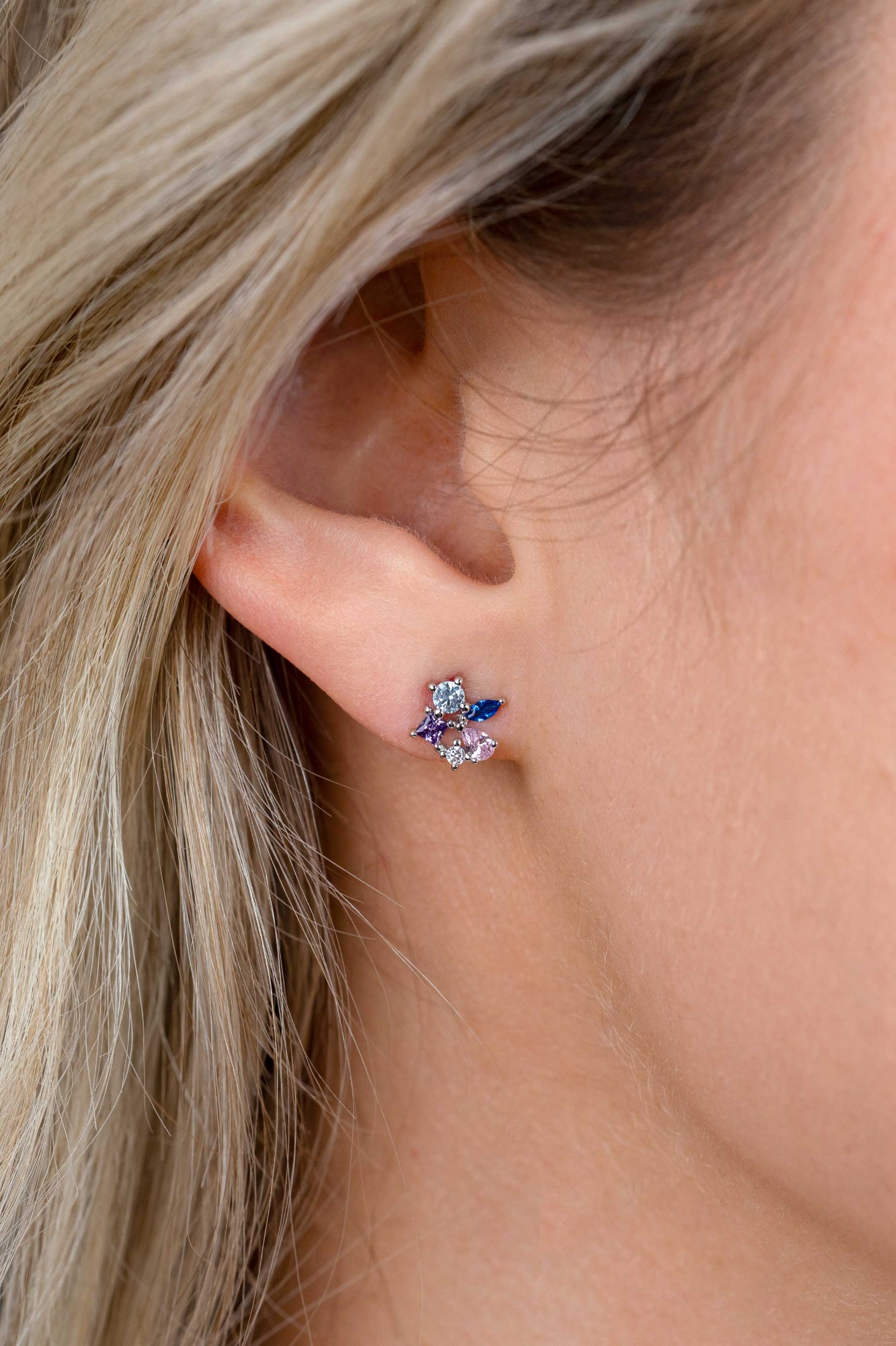 ZINZI zlv. oorknopjes fant.roze/paars/blauw/zirc